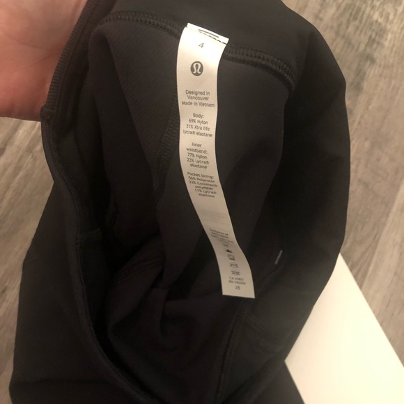 lululemon ribbed contoured HR crop 17" - Picture 4 of 6